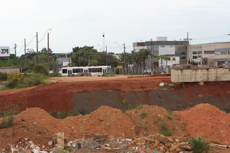 A obra foi parada em março de 2017 devido a atrasos no pagamento da construtora