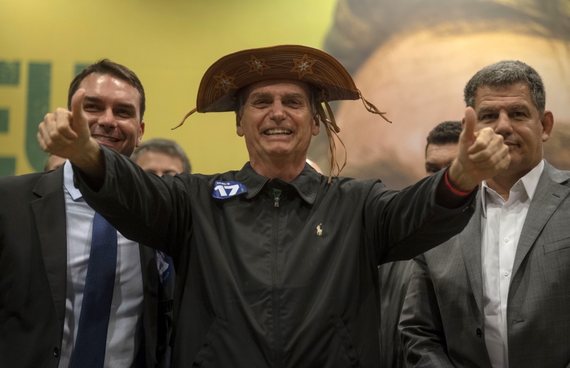 Bolsonaro, que vestiu chapéu de cangaceiro esta semana, apontou interferência de Lula em Haddad 