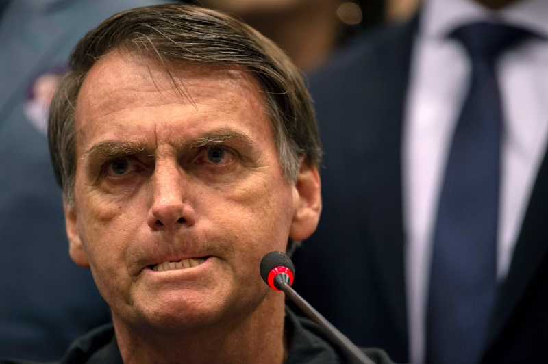 políticas defendidas pelos movimentos sociais "reforçam o preconceito", diz Bolsonaro