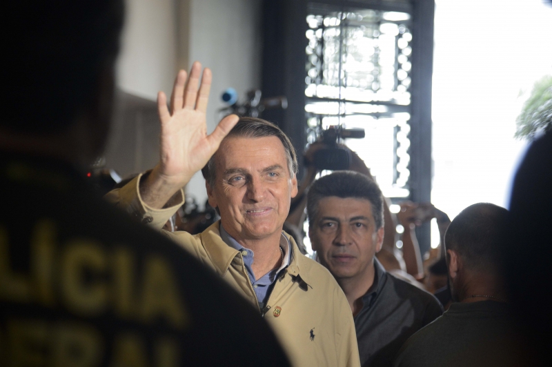 "Como não há controle, aquela bolsinha estourar", diz Bebianno sobre colostomia de Bolsonaro