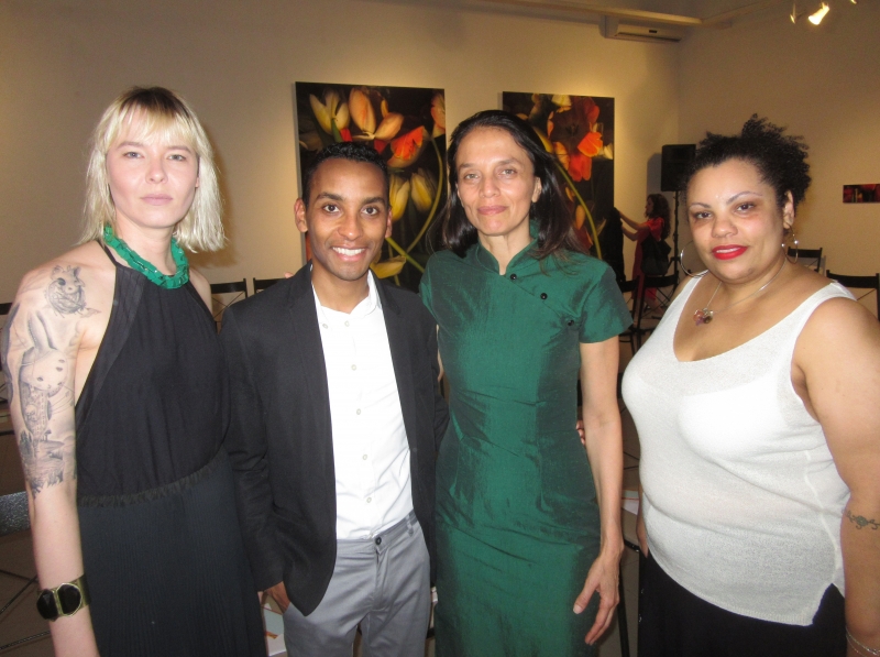 Daiana Ludke, Cleber Machado, Liliana Gomes e Naiana Simioni recepcionaram os convidados da Joy Model