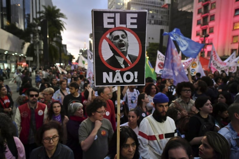 Pessoas foram às ruas contra candidato do PSL em diversas cidades, incluindo São Paulo (foto)
