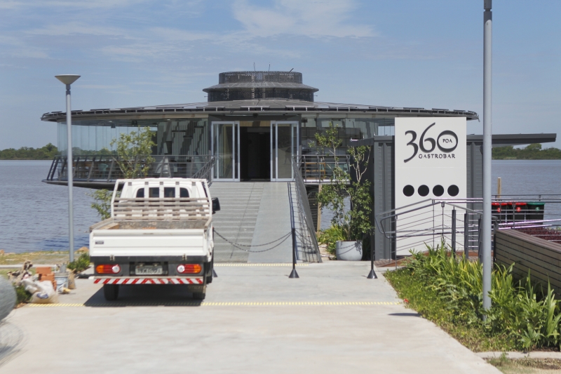 Toda envidraçada, estrutura permite visão em 360 graus