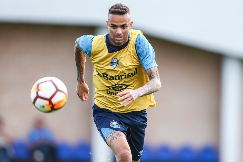 Camisa 7 não se recuperou completamente da fascite plantar no pé direito