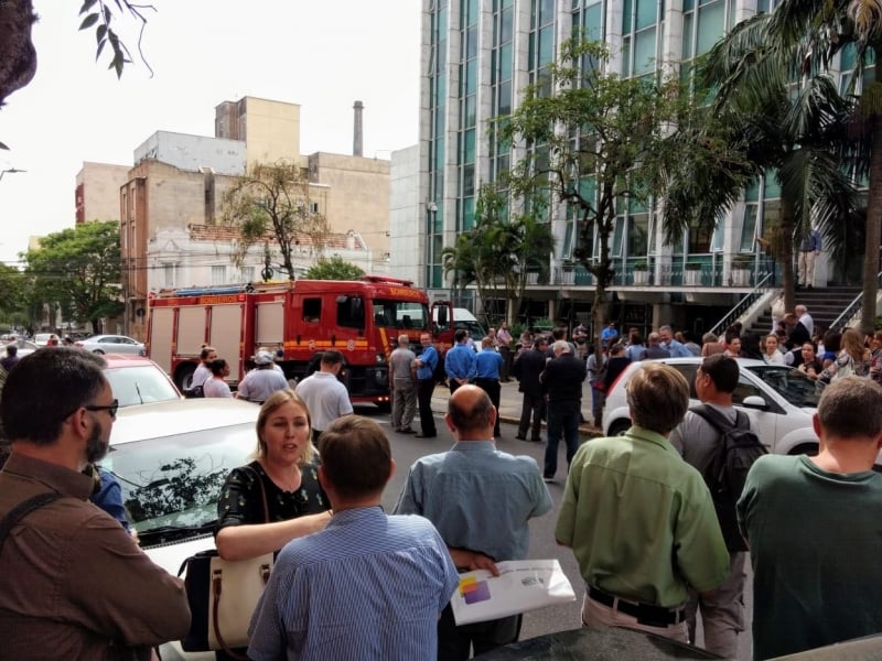 Fogo começou em sala utilizada como depósito provisório de materiais