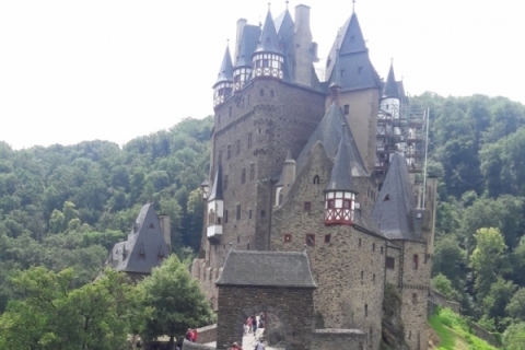 Parte do roteiro engloba conhecer como eram as casas, quais eram os costumes e como eram delimitados os pa�ses e as regi�es