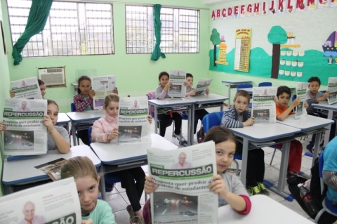Deivis em oficina promovida pelo jornal Repercuss�o em uma escola de Sapiranga