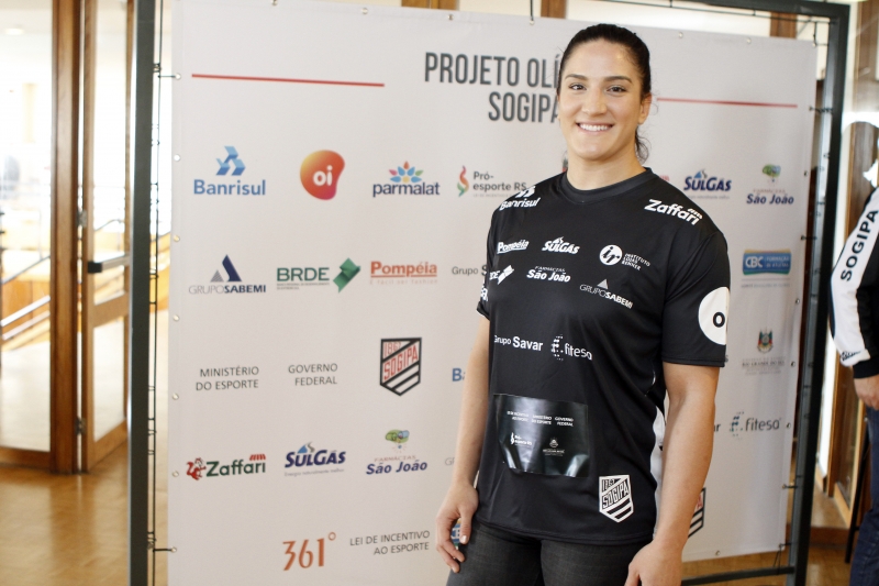 Bicampeã mundial, gaúcha Mayra Aguiar é destaque no grupo brasileiro em Lima