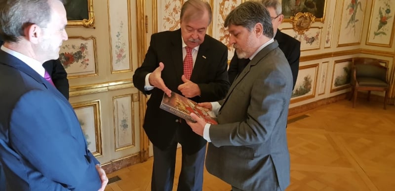 Encontro de Petry com o embaixador reforçou necessidade de valorizar imagem gaúcha