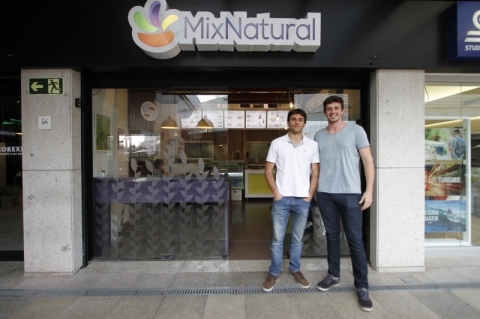 Lucas e Frederico apostam em wraps, saladas, sucos e sandu�ches 