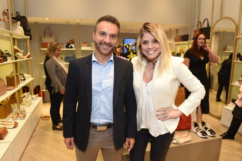 Cesar Roxo e Amanda Thomas na inauguração da loja no Shopping Ibirapuera
