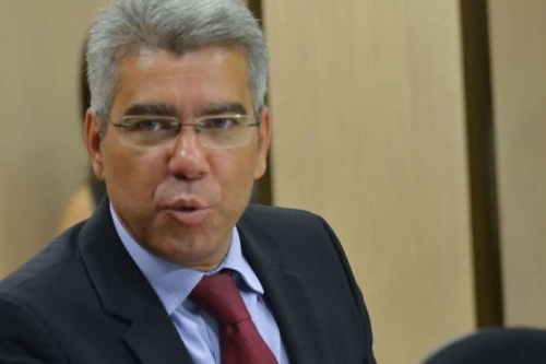 Holland destaca meta de redução da dívida pública com a medida