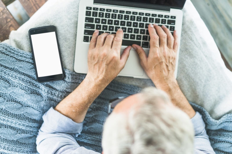 Proposta acaba com o desconto do FGTS e da contribuição previdenciária de trabalhadores que já estão aposentados