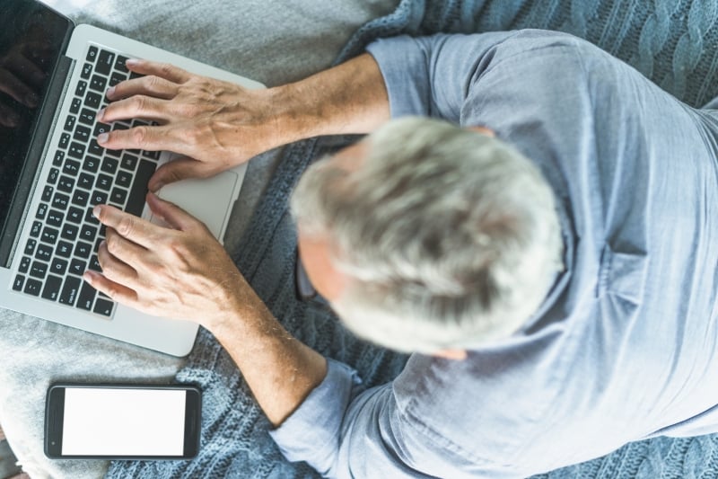 Tempo é o maior patrimônio da geração prateada, por isso a adesão à conveniência digital