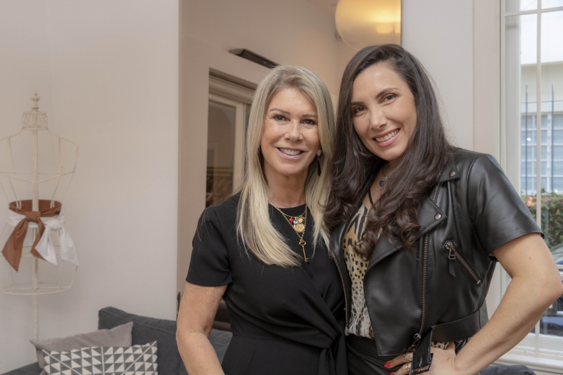 Janeisa Thomás e Gabriela Trois no 
coquetel de aniversário da St.Trois