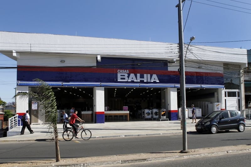 Fotos da fachada da nova loja da Casas Bahia, em Alvorada, na avenida Presidente Vargas