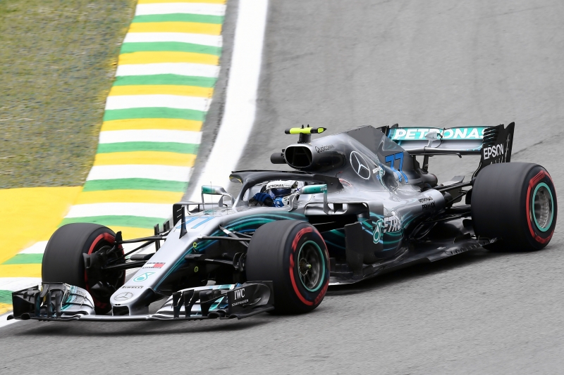 Mercedes' finnish driver Valtteri Bottas powers his car, during the first free practice session of the Brazil Grand Prix, at the Interlagos racetrack in Sao Paulo, Brazil, on November 9, 2018. (Photo by EVARISTO SA / AFP)
      Caption