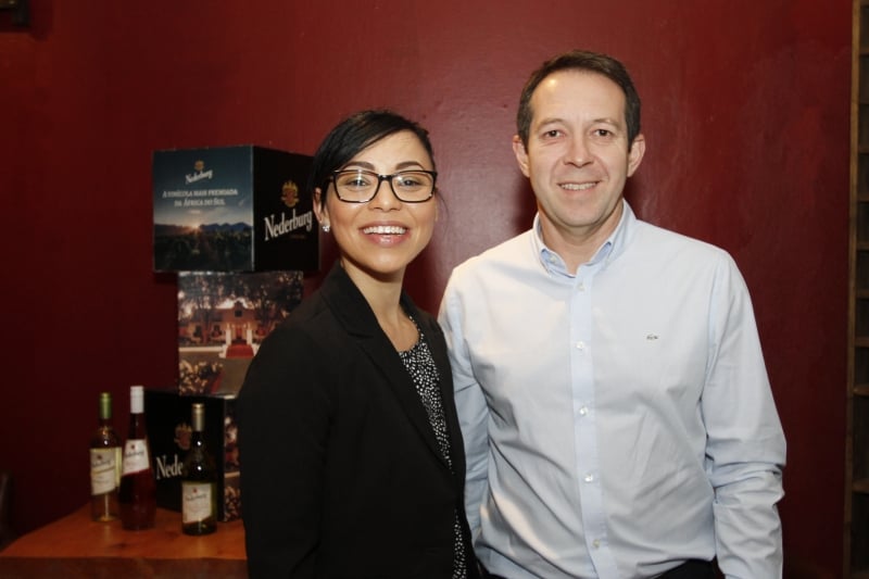 Degustação
foto 1
A enóloga Elmarie Botes e Rodrigo Albernaz, diretor da Porto a Porto

