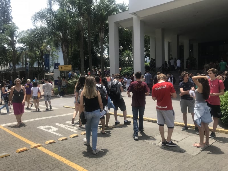 Simulação foi feita considerando a volta de apenas 35% dos alunos