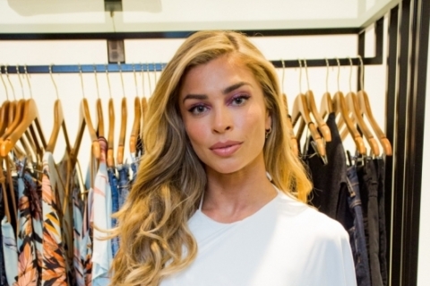 Olheiro
Grazi Massafera no lançamento do verão 2019 da Forum, em Florianópolis

