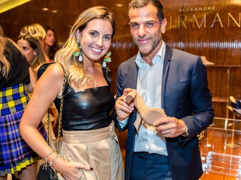 Ana Negri prestigiou Alexandre Birman na inauguração de sua nova loja no Shopping Bal Harbour, na Flórida