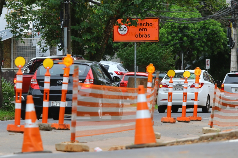 No trecho, que cruza a avenida Carlos Gomes, circulam cerca de 75 mil veículos por dia