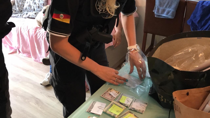 Polícia Civil cumpriu 27 mandados de busca e 5 mandados de prisão nos dois estados