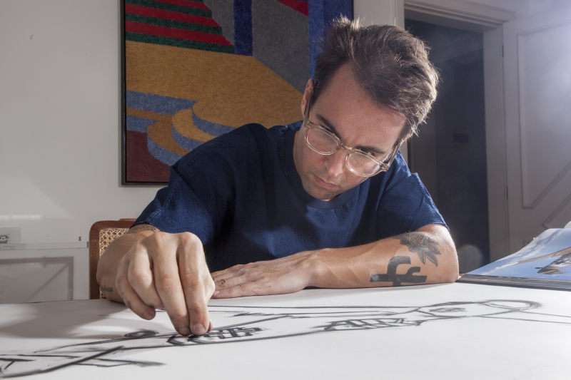 Artista Marcos Amaro abre exposição com peças aeronáuticas no Margs