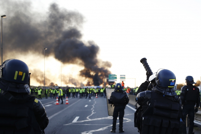 Manifestantes franceses mantiveram a agenda de protestos neste domingo