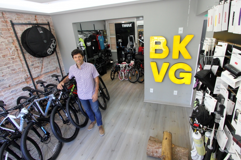 Ricardo Oliveira, fundador da Bike Village, diz que o segredo é mesclar bem as frentes digital com a real Foto: MARCO QUINTANA/JC