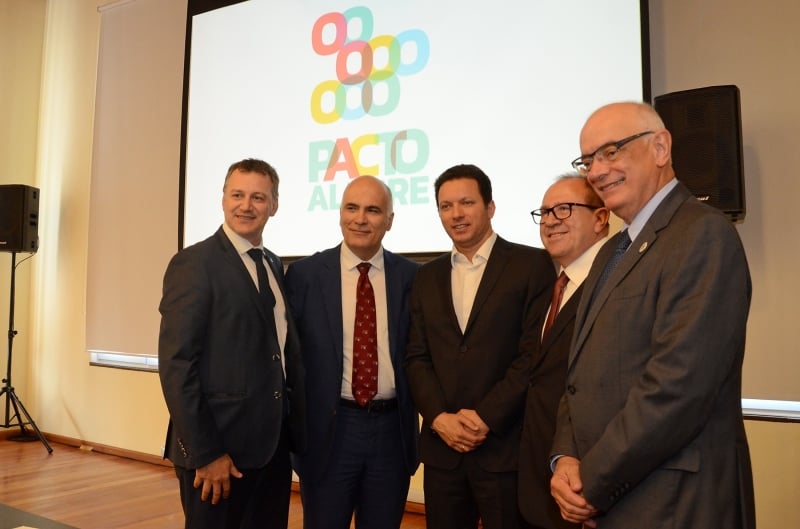 (Da esq. para dir.) Balestrin (Unisinos), Piqué, Marchezan, Teixeira (Pucrs) e Oppermann (Ufrgs) na aliança