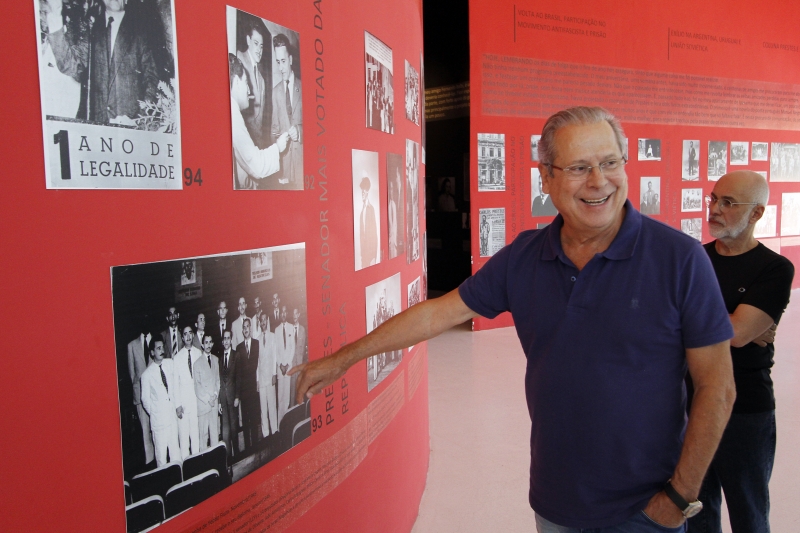 No Memorial Prestes, petista destacou foto da bancada do PCB durante Constituinte de 1946