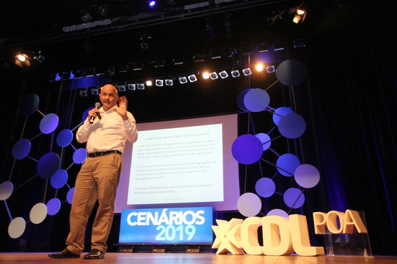 Aod Cunha palestrou no evento Cenários 2019, da CDL Foto: MARCO QUINTANA/JC