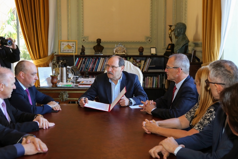 Sartori e equipe lançam a campanha de descontos para tentar melhorar o caixa antes do fim do governo  