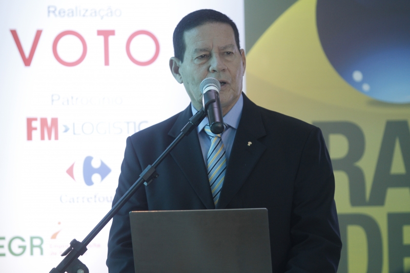 Mourão deu palestra a políticos, militares e empresários em Porto Alegre e falou do futuro governo