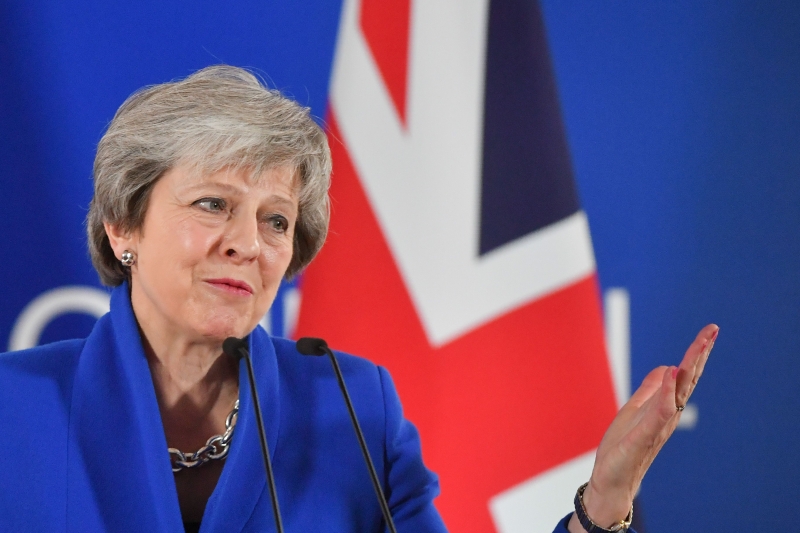 Theresa May, disse que seu governo apresentará ao Parlamento do país uma emenda para definir os próximos passos