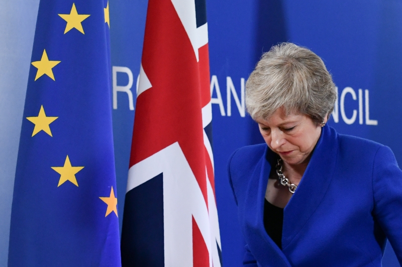 May negocia com o Parlamento britânico os termos oferecidos pela União Europeia