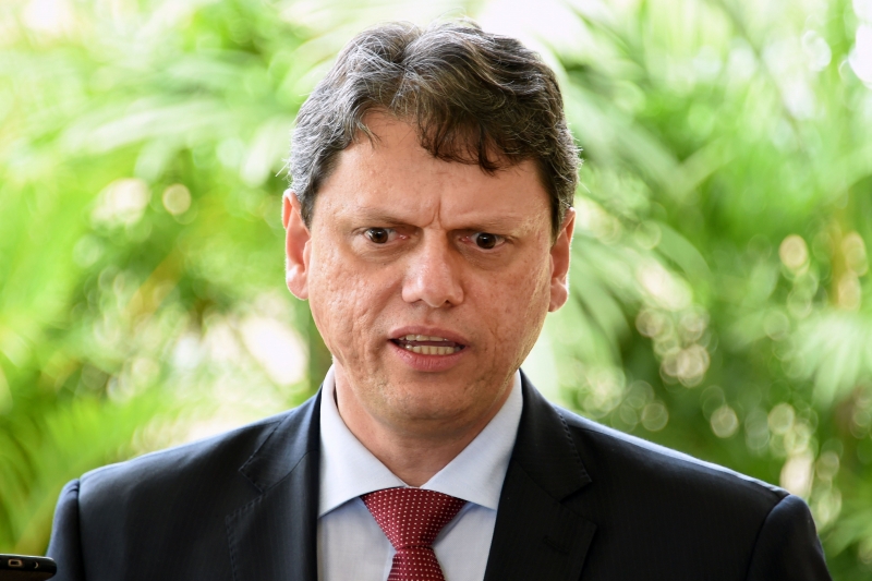 Freitas afirmou quer que trens possam fazer os trechos de longa distância no Brasil