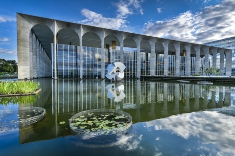 Em nota, Itamaraty 'apela  suspenso imediata das hostilidades'