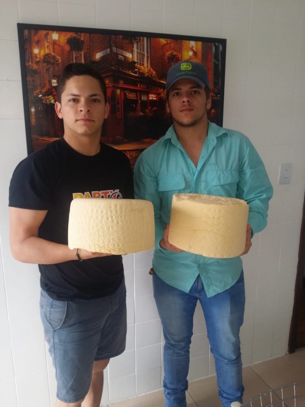Juan e Luis estão em processo de modificação da produção para regularizar os queijos Foto: Juan Barrios/Arquivo Pessoal/JC