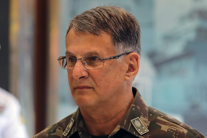 General Edson Pujol, comandante do Exército, foi um dos militares que deixou o governo