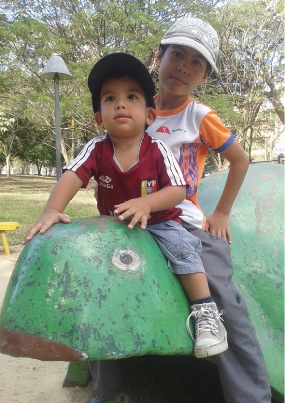 Os filhos Jos&eacute; Daniel e Diego Andr&eacute;s ficaram na Col&ocirc;mbia com os av&oacute;s maternos Foto: Oscar Valera/Arquivo Pessoal/JC