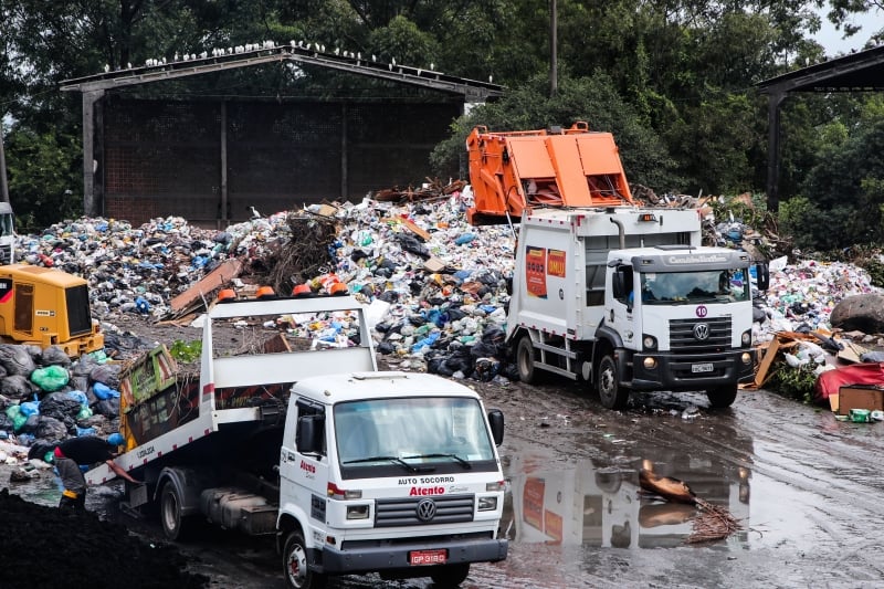O país é campeão na produção de lixo na América Latina, gerando 40% dos resíduos de toda a região