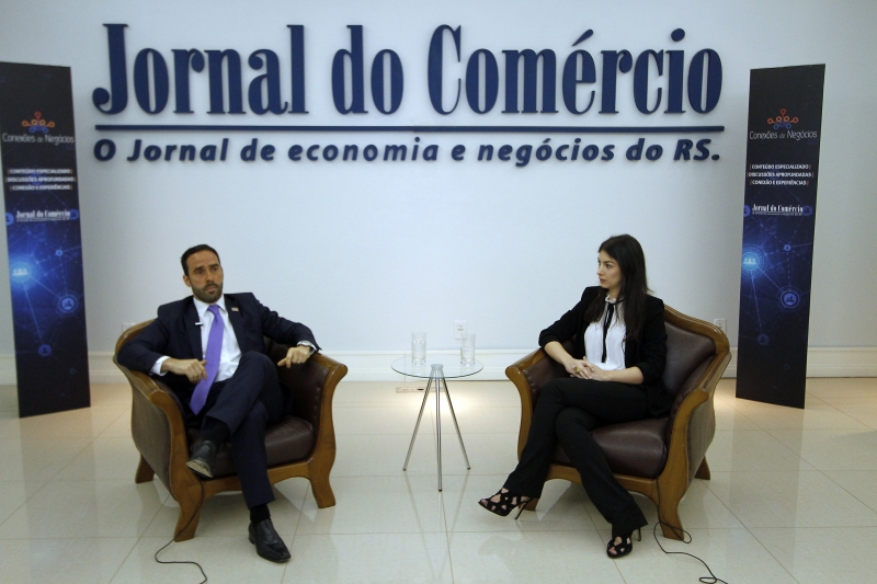 Fernandez e Giovana discutiram sobre ambiente de negócios 