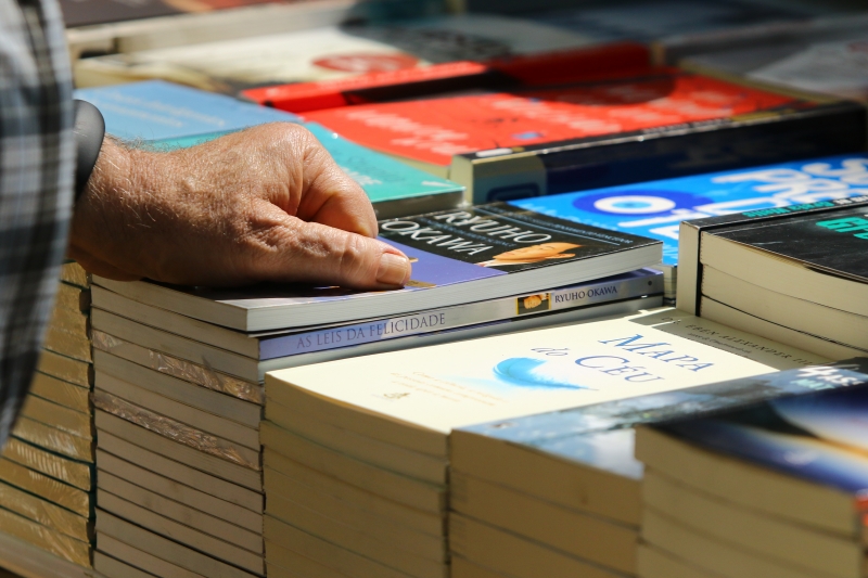 Apesar da crise das livrarias Cultura e Saraiva, as vendas do setor devem ser levemente positivas