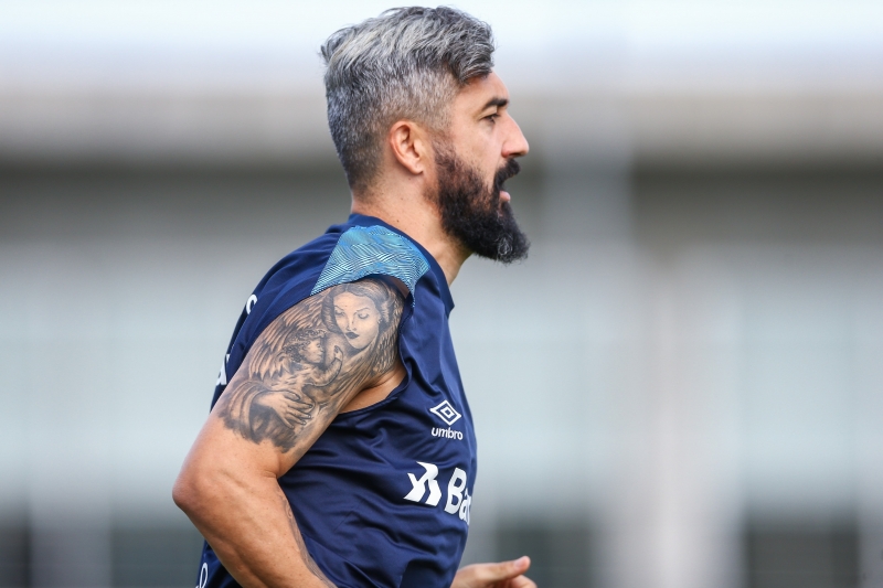 Direção tricolor descartou a renovação do contrato de Douglas