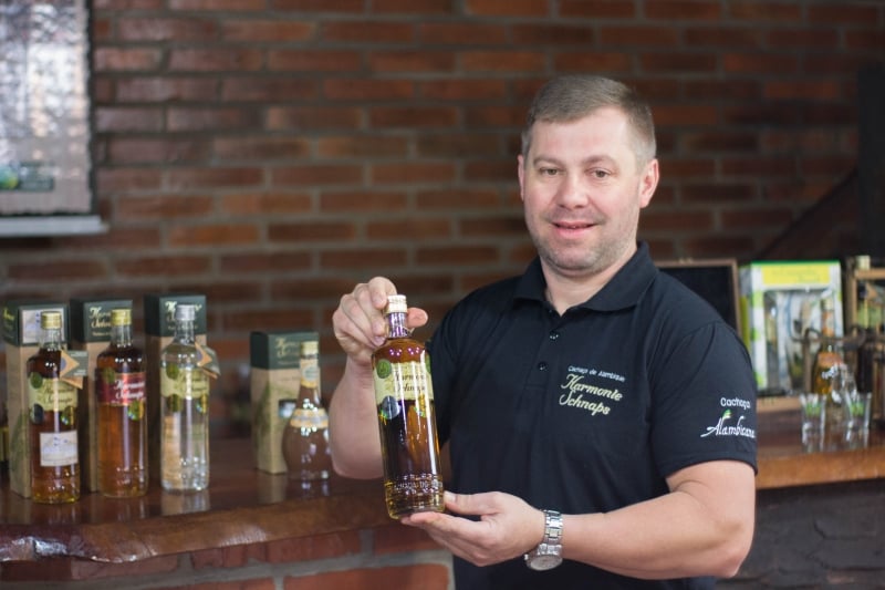 Hilgert produz cachaças artesanais seguindo passos familiares