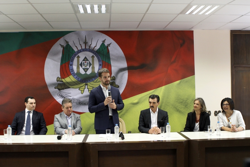 Costa (e) é do quatro do Estado; Leany foi secretária no DF; Tânia (d) participou da campanha do tucano