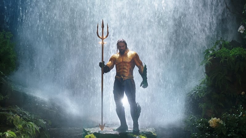 Jason Momoa dá vida ao herói de Atlantis no primeiro filme solo de Aquaman