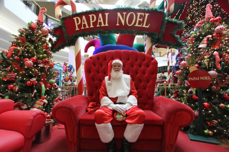 Todos os anos, Nerci Cleon Kern deixa a barba crescer para se transformar em Papai Noel nos shoppings 